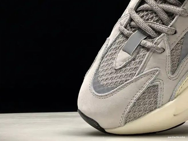 V2 Static Yeezy Adidas EF2829 Boost 700 0524